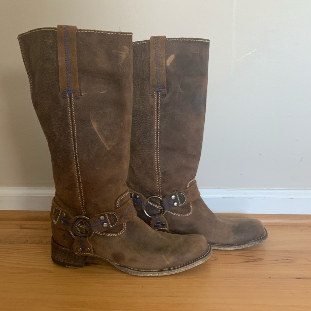 American Eagle Roan Andie Boot. Ankle harness